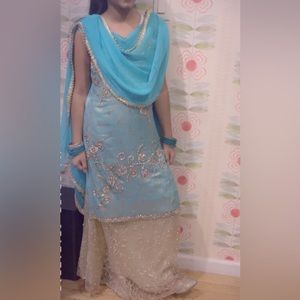 Indian Pakistani Punjabi - kids kameez with golden lehenga